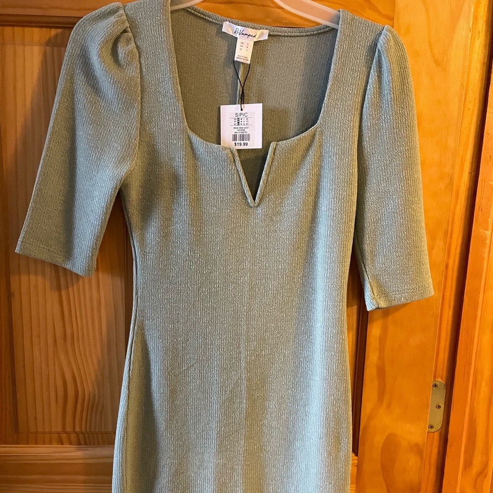 Short light green dress, brand new